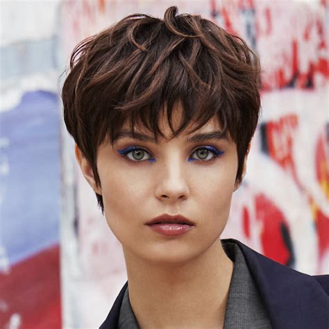 coupe de cheveux court femme 2023